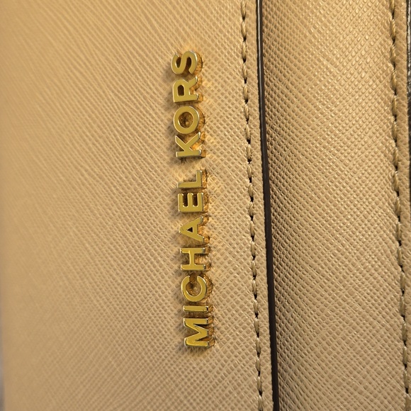 Michael Kors wallet - Picture 2 of 12